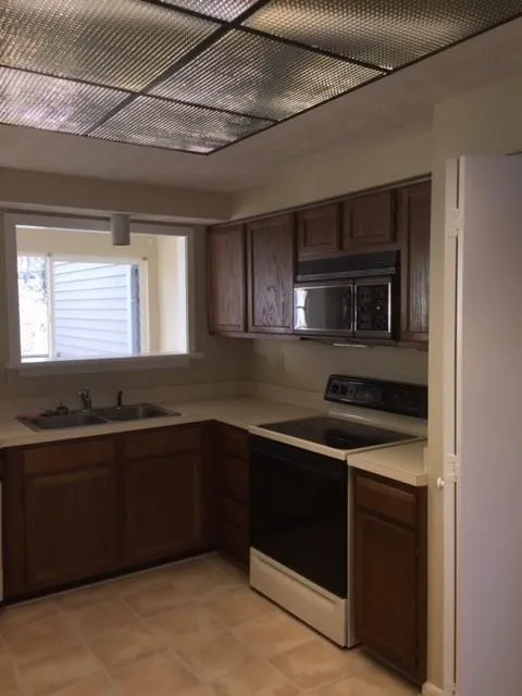 60 Dunwoody Springs Drive Ne Unit A, Atlanta, Georgia 30328, 2 Bedrooms Bedrooms, ,2 BathroomsBathrooms,Residential,Sold,60 Dunwoody Springs Drive Ne Unit A,5637990