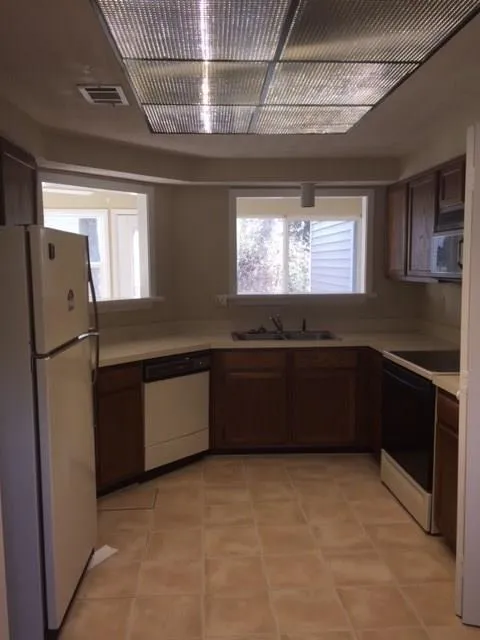 60 Dunwoody Springs Drive Ne Unit A, Atlanta, Georgia 30328, 2 Bedrooms Bedrooms, ,2 BathroomsBathrooms,Residential,Sold,60 Dunwoody Springs Drive Ne Unit A,5637990