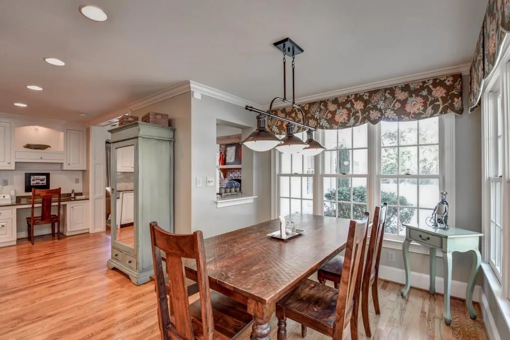 6215 Mountain Brook Way, Atlanta, Georgia 30328, 5 Bedrooms Bedrooms, ,3 BathroomsBathrooms,Residential,Sold,6215 Mountain Brook Way,5933022