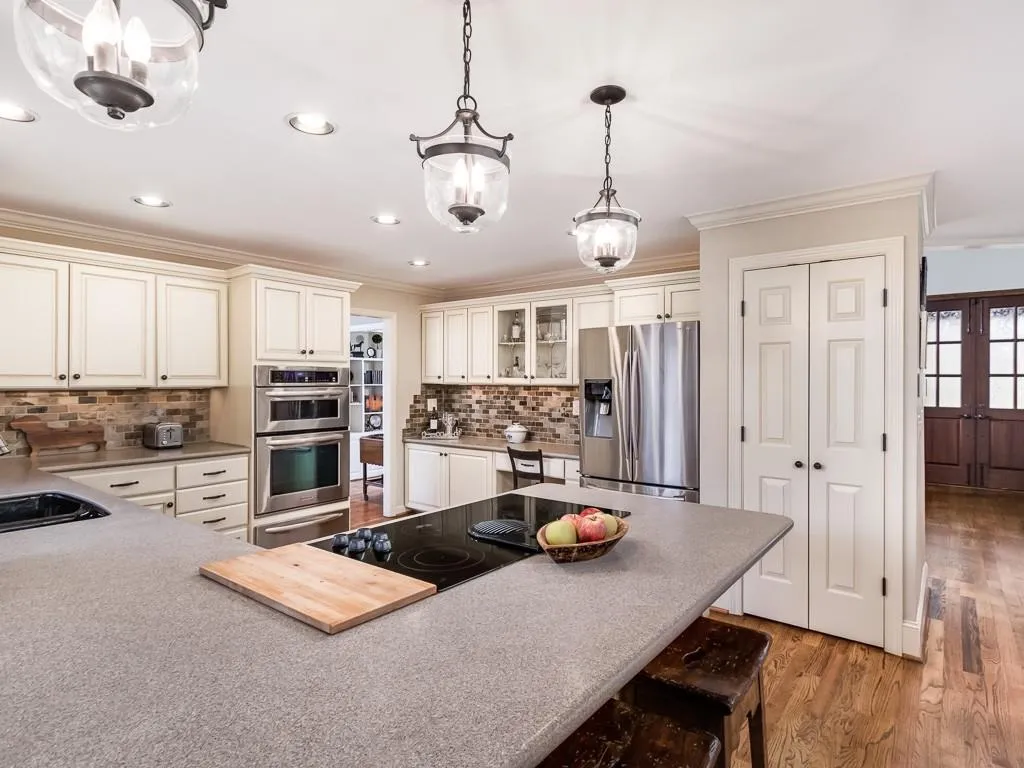 4895 High Point Road, Sandy Springs, Georgia 30342, 4 Bedrooms Bedrooms, ,3 BathroomsBathrooms,Residential,Sold,4895 High Point Road,5993993