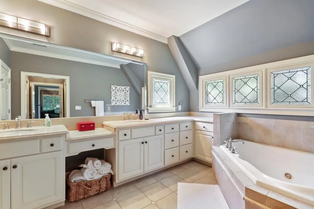 6380 Cotswold Lane, Sandy Springs, Georgia 30328, 4 Bedrooms Bedrooms, ,5 BathroomsBathrooms,Residential,Sold,6380 Cotswold Lane,6890429