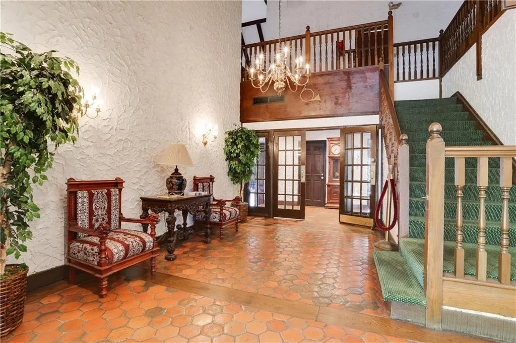 6851 Roswell Road Unit F29, Atlanta, Georgia 30328, 2 Bedrooms Bedrooms, ,2 BathroomsBathrooms,Residential,Sold,6851 Roswell Road Unit F29,5604806