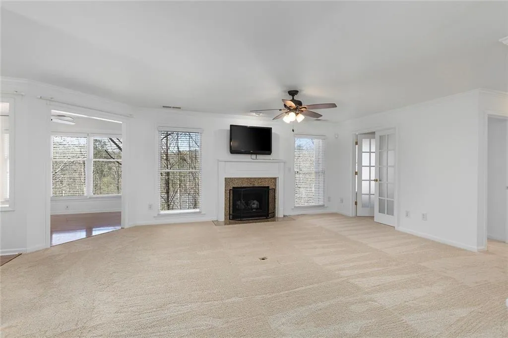 office or den/sunroom off living area