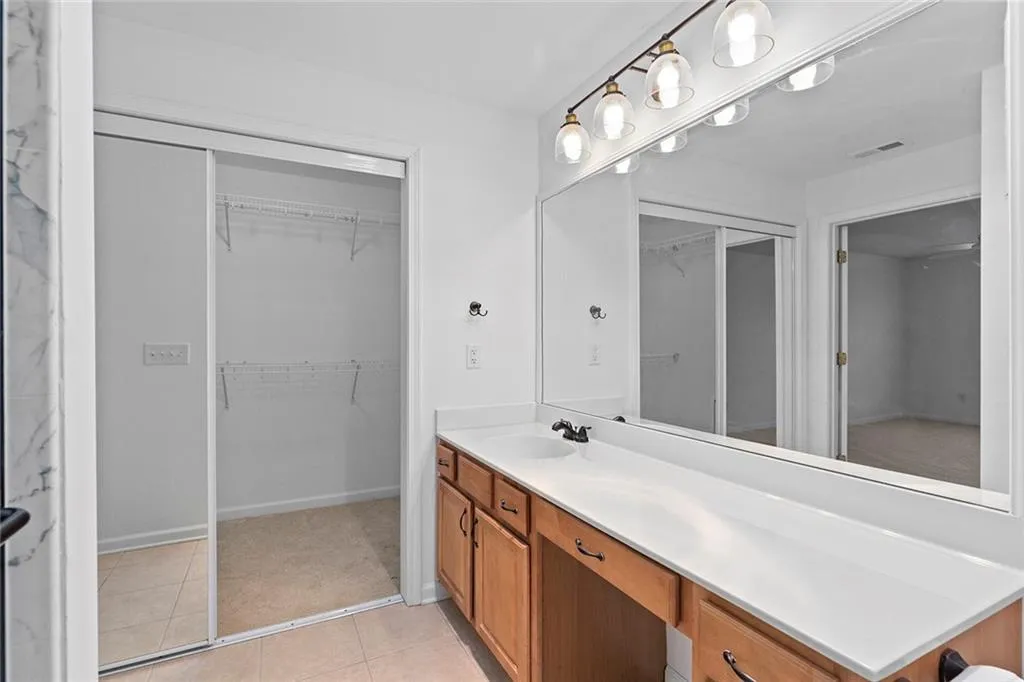 primary walk-in off bathroom