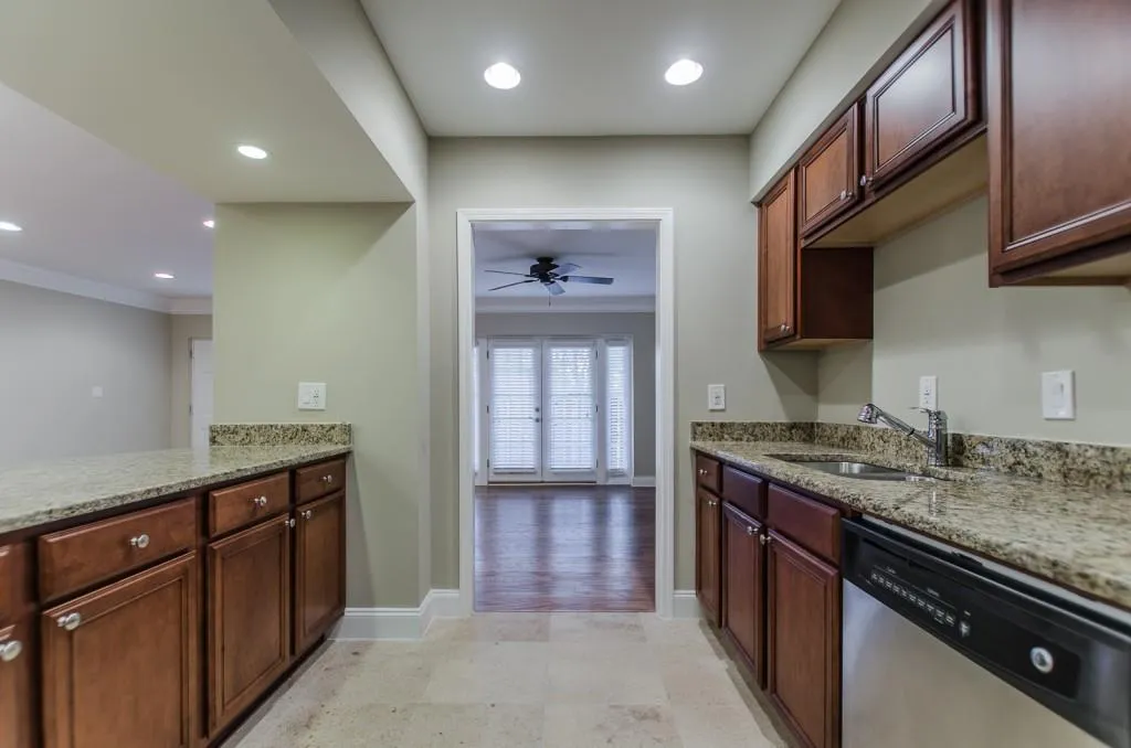 6980 Roswell Road Ne Unit C10, Sandy Springs, Georgia 30328, 2 Bedrooms Bedrooms, ,2 BathroomsBathrooms,Residential,Sold,6980 Roswell Road Ne Unit C10,5639128