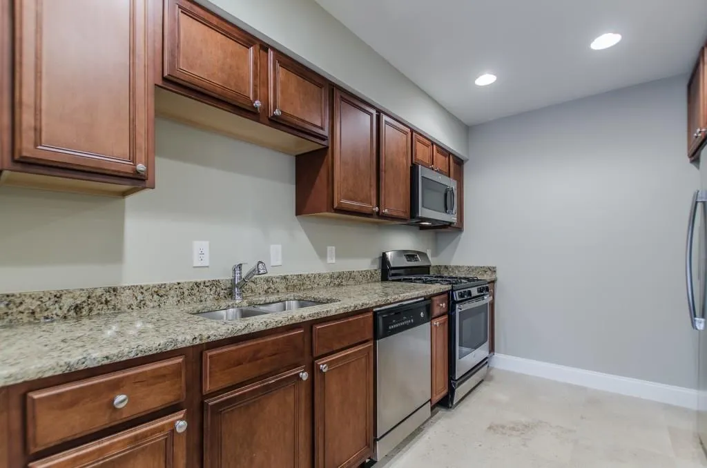 6980 Roswell Road Ne Unit C10, Sandy Springs, Georgia 30328, 2 Bedrooms Bedrooms, ,2 BathroomsBathrooms,Residential,Sold,6980 Roswell Road Ne Unit C10,5639128