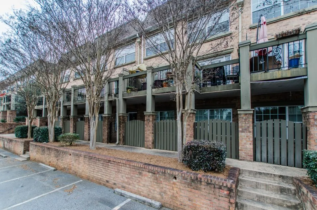 6980 Roswell Road Ne Unit C10, Sandy Springs, Georgia 30328, 2 Bedrooms Bedrooms, ,2 BathroomsBathrooms,Residential,Sold,6980 Roswell Road Ne Unit C10,5639128