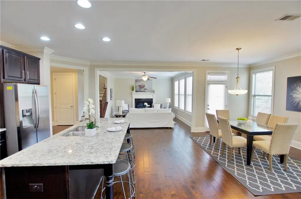 7600 Highland Bluff, Atlanta, Georgia 30328, 4 Bedrooms Bedrooms, ,2 BathroomsBathrooms,Residential,Sold,7600 Highland Bluff,6771118