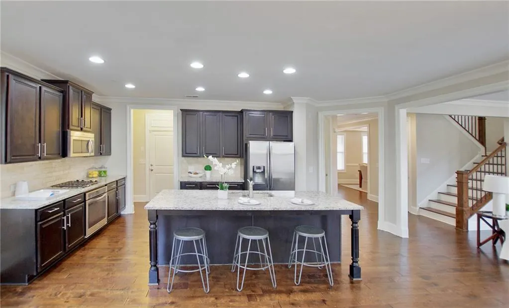 7600 Highland Bluff, Atlanta, Georgia 30328, 4 Bedrooms Bedrooms, ,2 BathroomsBathrooms,Residential,Sold,7600 Highland Bluff,6771118