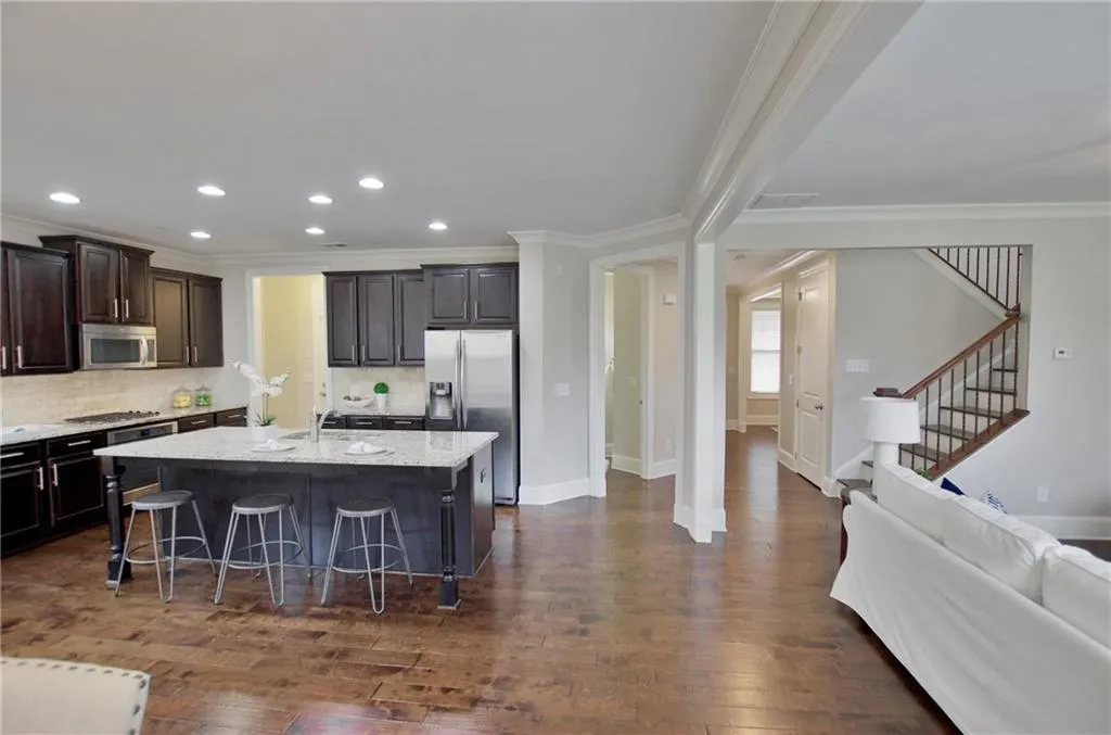 7600 Highland Bluff, Atlanta, Georgia 30328, 4 Bedrooms Bedrooms, ,2 BathroomsBathrooms,Residential,Sold,7600 Highland Bluff,6771118