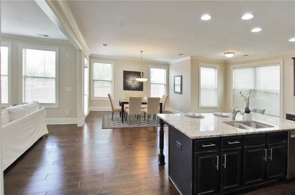 7600 Highland Bluff, Atlanta, Georgia 30328, 4 Bedrooms Bedrooms, ,2 BathroomsBathrooms,Residential,Sold,7600 Highland Bluff,6771118