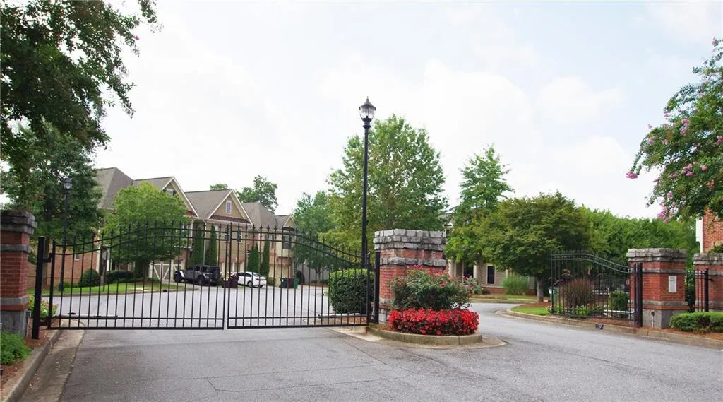 7600 Highland Bluff, Atlanta, Georgia 30328, 4 Bedrooms Bedrooms, ,2 BathroomsBathrooms,Residential,Sold,7600 Highland Bluff,6771118