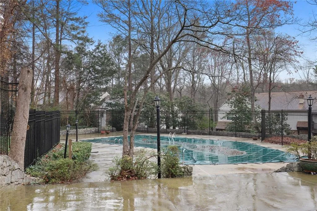 7300 Cardigan Circle, Sandy Springs, Georgia 30342, 2 Bedrooms Bedrooms, ,2 BathroomsBathrooms,Residential,Sold,7300 Cardigan Circle,6855527