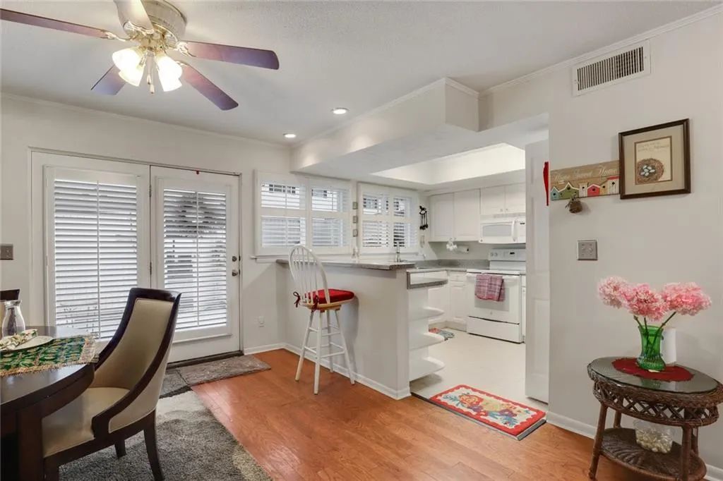 7300 Cardigan Circle, Sandy Springs, Georgia 30342, 2 Bedrooms Bedrooms, ,2 BathroomsBathrooms,Residential,Sold,7300 Cardigan Circle,6855527