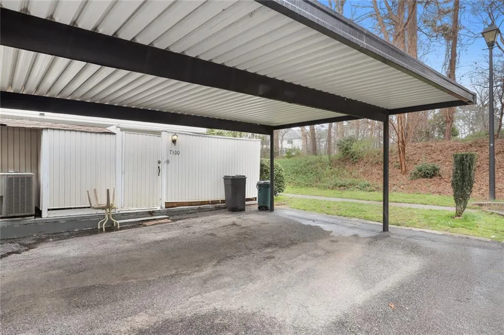 7300 Cardigan Circle, Sandy Springs, Georgia 30342, 2 Bedrooms Bedrooms, ,2 BathroomsBathrooms,Residential,Sold,7300 Cardigan Circle,6855527