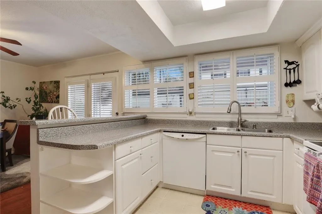 7300 Cardigan Circle, Sandy Springs, Georgia 30342, 2 Bedrooms Bedrooms, ,2 BathroomsBathrooms,Residential,Sold,7300 Cardigan Circle,6855527