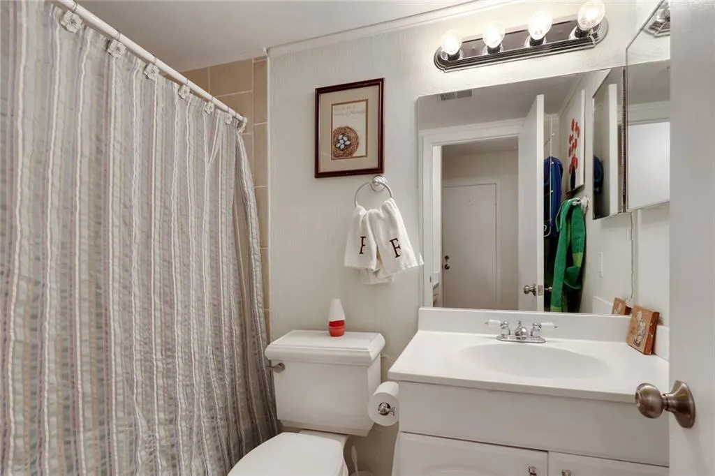 7300 Cardigan Circle, Sandy Springs, Georgia 30342, 2 Bedrooms Bedrooms, ,2 BathroomsBathrooms,Residential,Sold,7300 Cardigan Circle,6855527