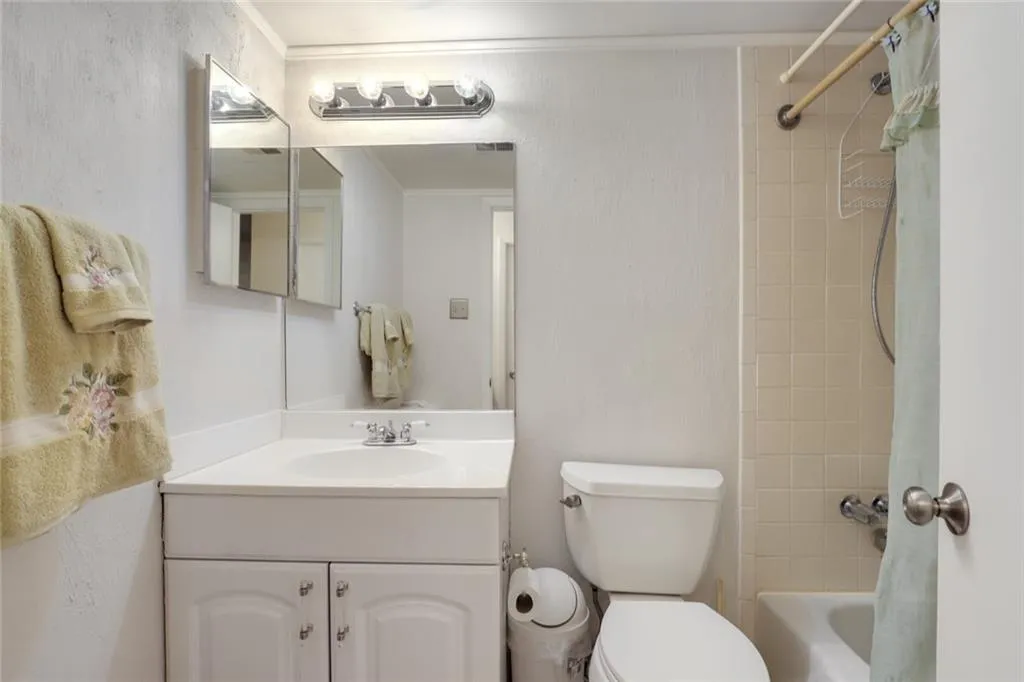 7300 Cardigan Circle, Sandy Springs, Georgia 30342, 2 Bedrooms Bedrooms, ,2 BathroomsBathrooms,Residential,Sold,7300 Cardigan Circle,6855527