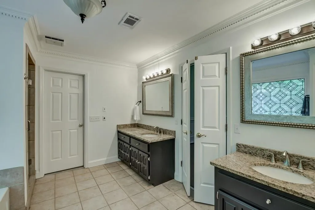 390 River Valley Road, Atlanta, Georgia 30328, 4 Bedrooms Bedrooms, ,4 BathroomsBathrooms,Residential,Sold,390 River Valley Road,6010545