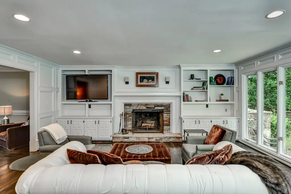390 River Valley Road, Atlanta, Georgia 30328, 4 Bedrooms Bedrooms, ,4 BathroomsBathrooms,Residential,Sold,390 River Valley Road,6010545