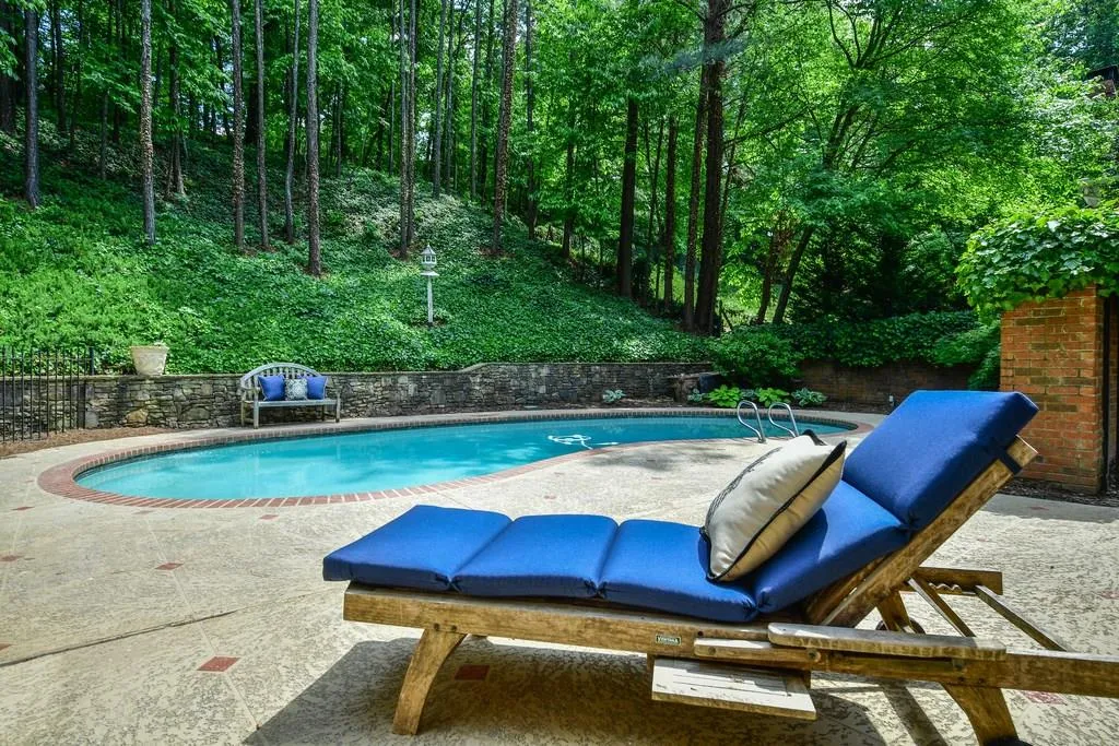 390 River Valley Road, Atlanta, Georgia 30328, 4 Bedrooms Bedrooms, ,4 BathroomsBathrooms,Residential,Sold,390 River Valley Road,6010545