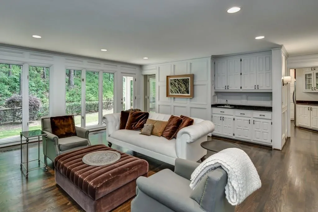 390 River Valley Road, Atlanta, Georgia 30328, 4 Bedrooms Bedrooms, ,4 BathroomsBathrooms,Residential,Sold,390 River Valley Road,6010545