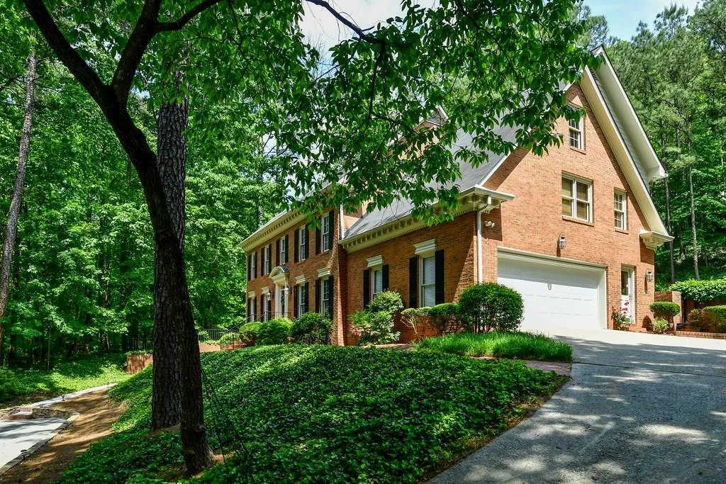 390 River Valley Road, Atlanta, Georgia 30328, 4 Bedrooms Bedrooms, ,4 BathroomsBathrooms,Residential,Sold,390 River Valley Road,6010545