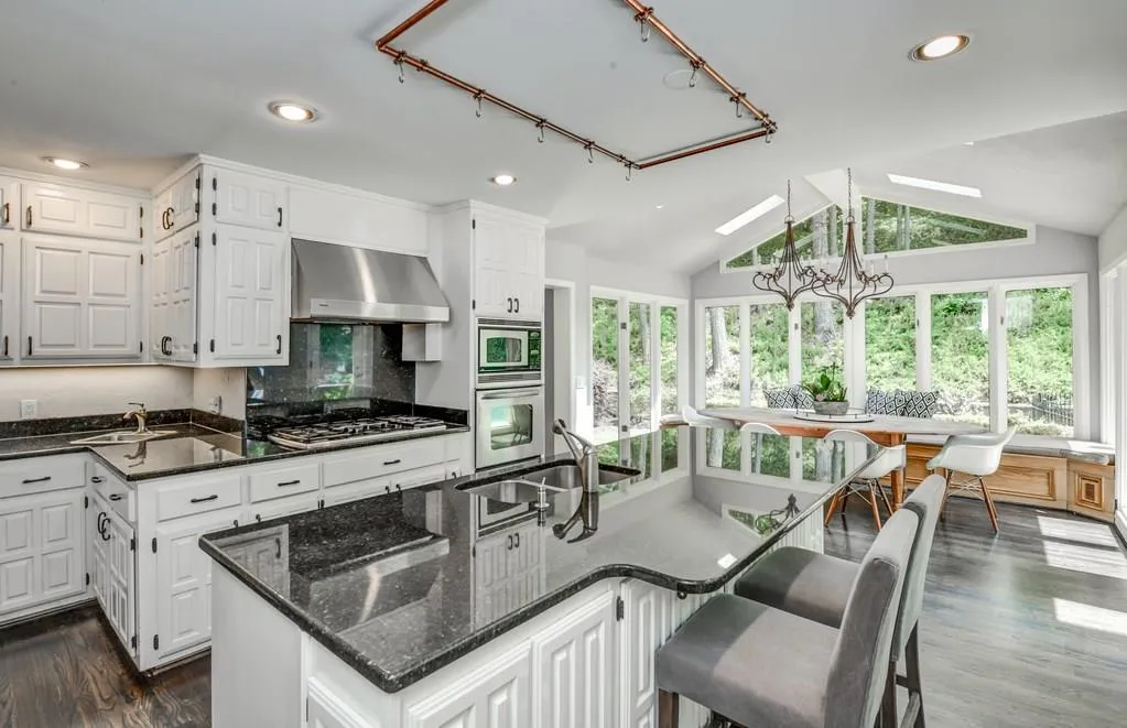 390 River Valley Road, Atlanta, Georgia 30328, 4 Bedrooms Bedrooms, ,4 BathroomsBathrooms,Residential,Sold,390 River Valley Road,6010545