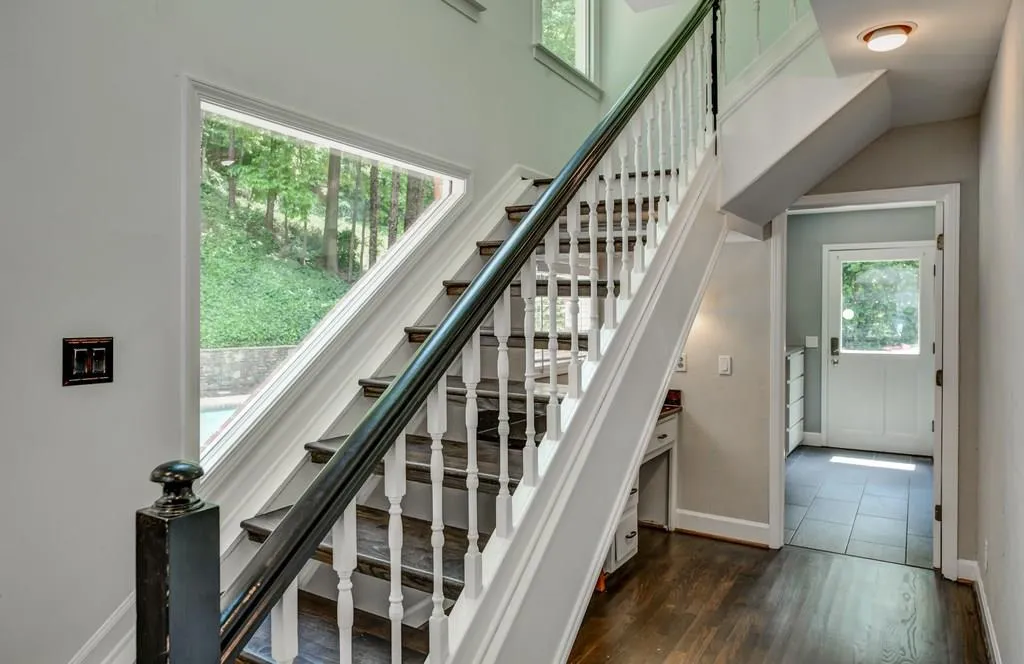 390 River Valley Road, Atlanta, Georgia 30328, 4 Bedrooms Bedrooms, ,4 BathroomsBathrooms,Residential,Sold,390 River Valley Road,6010545