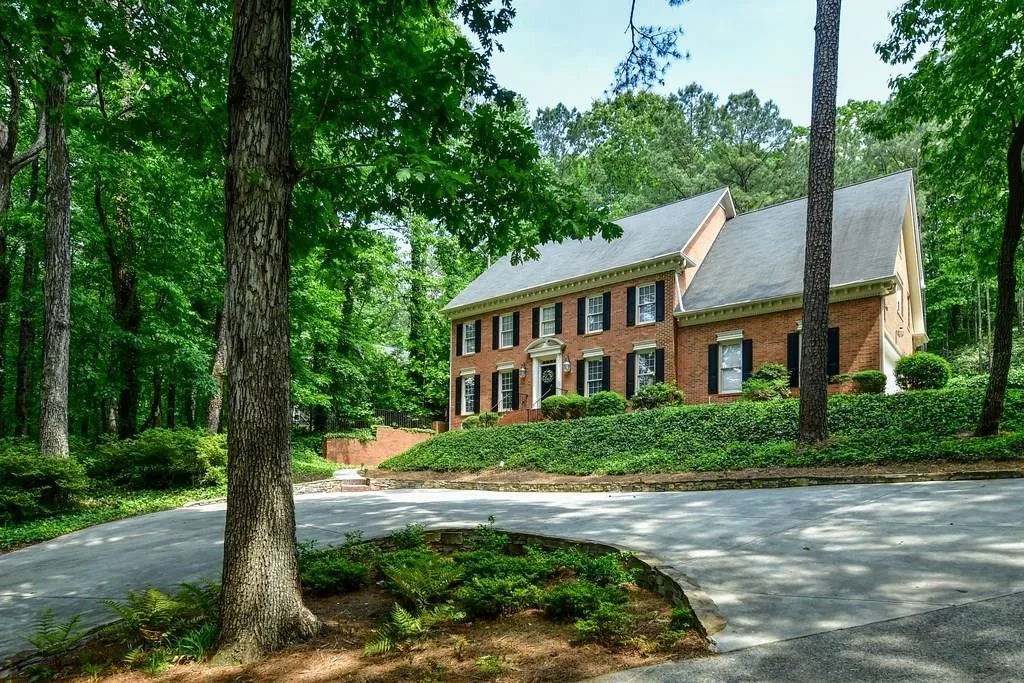 390 River Valley Road, Atlanta, Georgia 30328, 4 Bedrooms Bedrooms, ,4 BathroomsBathrooms,Residential,Sold,390 River Valley Road,6010545