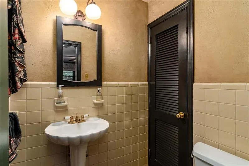 5280 Long Island Drive Nw, Atlanta, Georgia 30327, 5 Bedrooms Bedrooms, ,4 BathroomsBathrooms,Residential,Sold,5280 Long Island Drive Nw,6636034