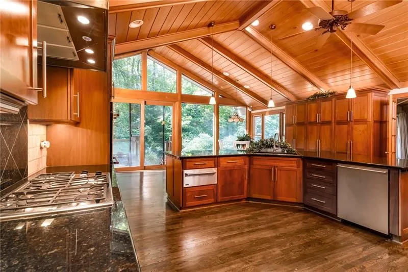 5280 Long Island Drive Nw, Atlanta, Georgia 30327, 5 Bedrooms Bedrooms, ,4 BathroomsBathrooms,Residential,Sold,5280 Long Island Drive Nw,6636034