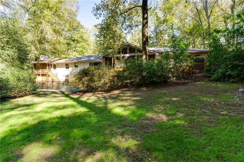 5280 Long Island Drive Nw, Atlanta, Georgia 30327, 5 Bedrooms Bedrooms, ,4 BathroomsBathrooms,Residential,Sold,5280 Long Island Drive Nw,6636034