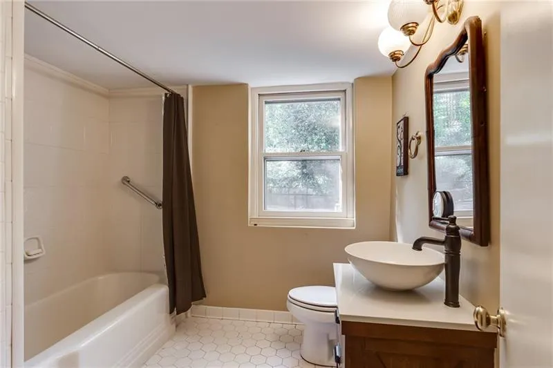 5280 Long Island Drive Nw, Atlanta, Georgia 30327, 5 Bedrooms Bedrooms, ,4 BathroomsBathrooms,Residential,Sold,5280 Long Island Drive Nw,6636034