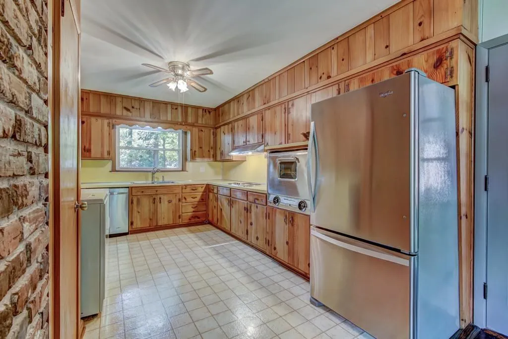 705 Glenforest Road, Atlanta, Georgia 30328, 3 Bedrooms Bedrooms, ,2 BathroomsBathrooms,Residential,Sold,705 Glenforest Road,5930722