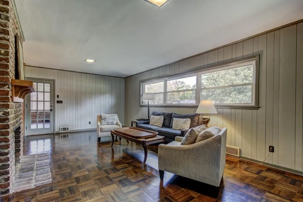 705 Glenforest Road, Atlanta, Georgia 30328, 3 Bedrooms Bedrooms, ,2 BathroomsBathrooms,Residential,Sold,705 Glenforest Road,5930722