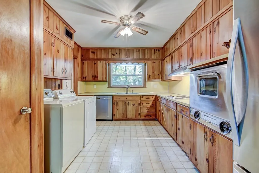 705 Glenforest Road, Atlanta, Georgia 30328, 3 Bedrooms Bedrooms, ,2 BathroomsBathrooms,Residential,Sold,705 Glenforest Road,5930722