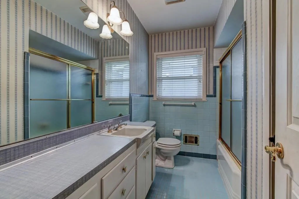 705 Glenforest Road, Atlanta, Georgia 30328, 3 Bedrooms Bedrooms, ,2 BathroomsBathrooms,Residential,Sold,705 Glenforest Road,5930722