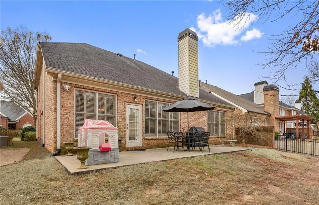 6410 Glen Oaks Lane, Sandy Springs, Georgia 30328, 4 Bedrooms Bedrooms, ,3 BathroomsBathrooms,Residential,Sold,6410 Glen Oaks Lane,7183468