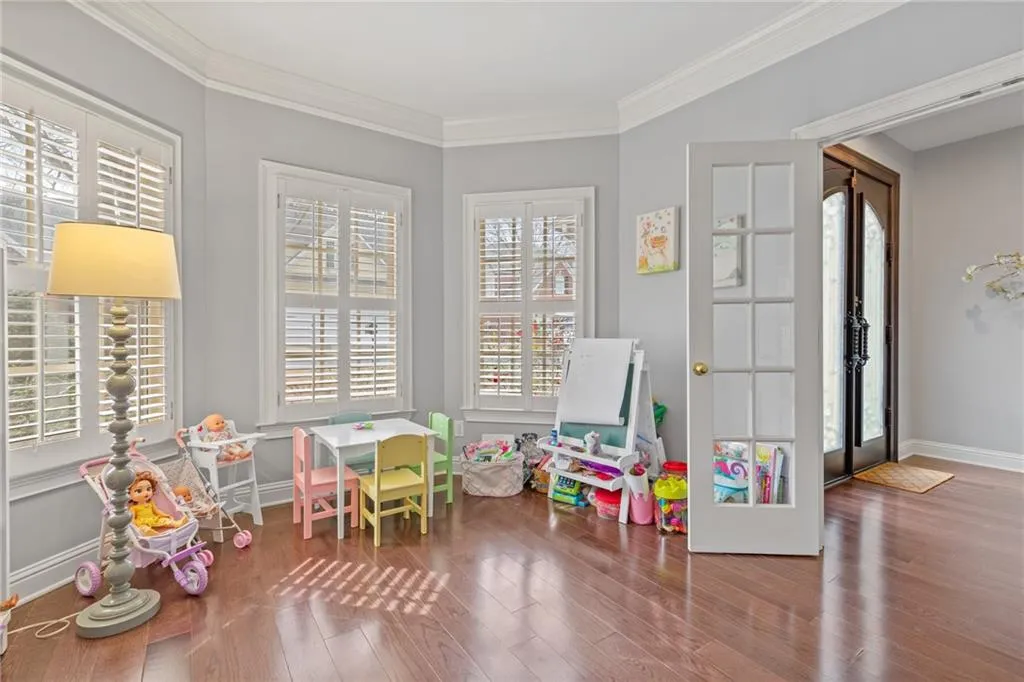 6410 Glen Oaks Lane, Sandy Springs, Georgia 30328, 4 Bedrooms Bedrooms, ,3 BathroomsBathrooms,Residential,Sold,6410 Glen Oaks Lane,7183468
