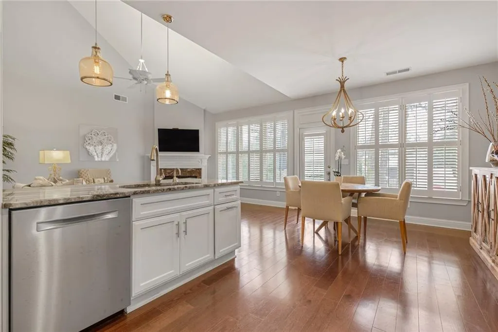 6410 Glen Oaks Lane, Sandy Springs, Georgia 30328, 4 Bedrooms Bedrooms, ,3 BathroomsBathrooms,Residential,Sold,6410 Glen Oaks Lane,7183468