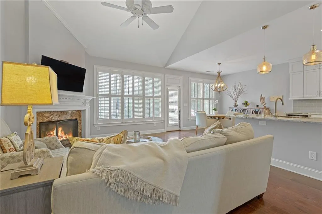 6410 Glen Oaks Lane, Sandy Springs, Georgia 30328, 4 Bedrooms Bedrooms, ,3 BathroomsBathrooms,Residential,Sold,6410 Glen Oaks Lane,7183468