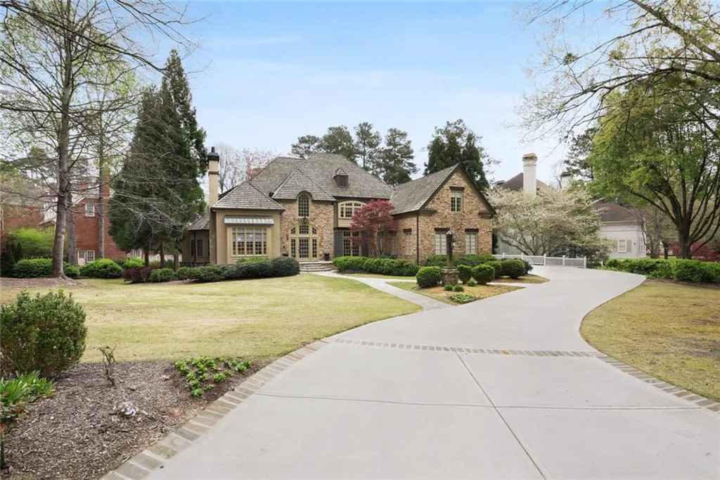 40 Old Stratton Chase, Atlanta, Georgia 30328, 5 Bedrooms Bedrooms, ,5 BathroomsBathrooms,Residential,Sold,40 Old Stratton Chase,6865254