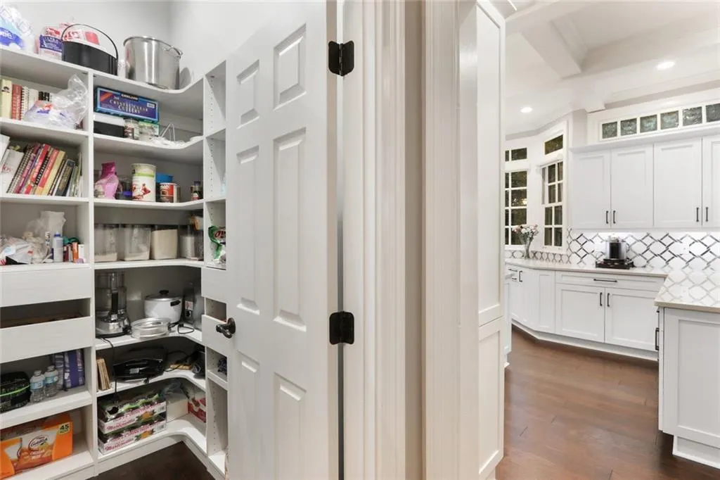 40 Old Stratton Chase, Atlanta, Georgia 30328, 5 Bedrooms Bedrooms, ,5 BathroomsBathrooms,Residential,Sold,40 Old Stratton Chase,6865254