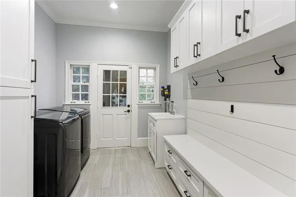 40 Old Stratton Chase, Atlanta, Georgia 30328, 5 Bedrooms Bedrooms, ,5 BathroomsBathrooms,Residential,Sold,40 Old Stratton Chase,6865254