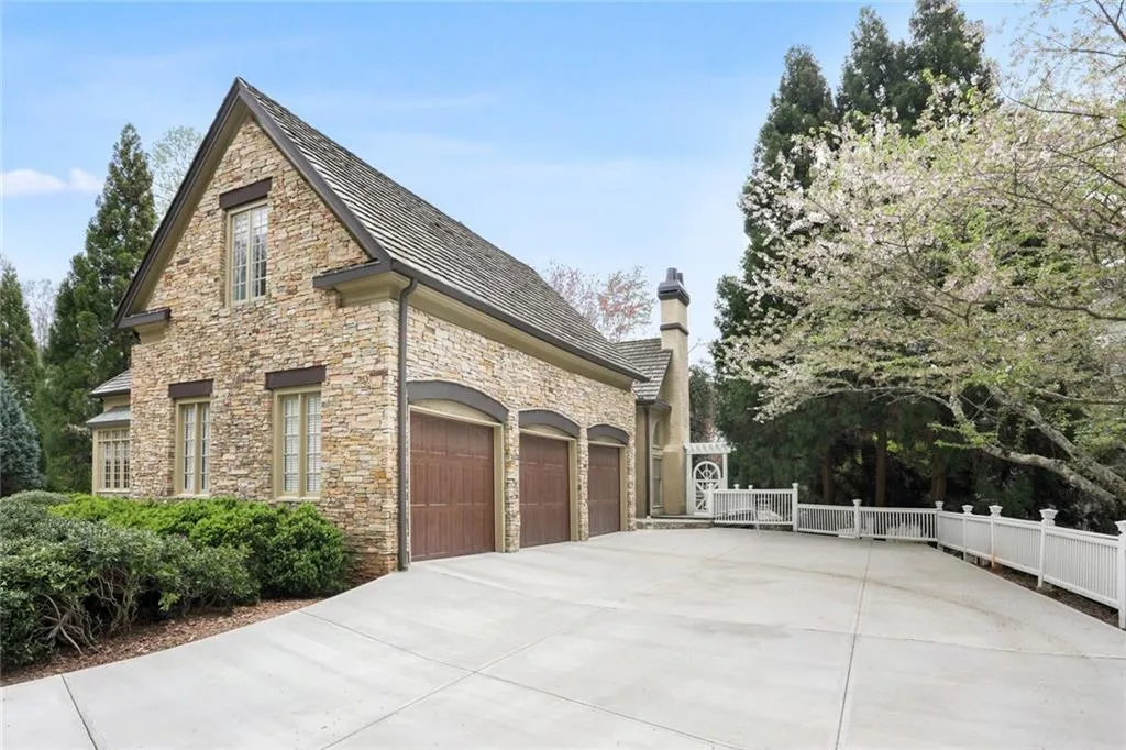 40 Old Stratton Chase, Atlanta, Georgia 30328, 5 Bedrooms Bedrooms, ,5 BathroomsBathrooms,Residential,Sold,40 Old Stratton Chase,6865254