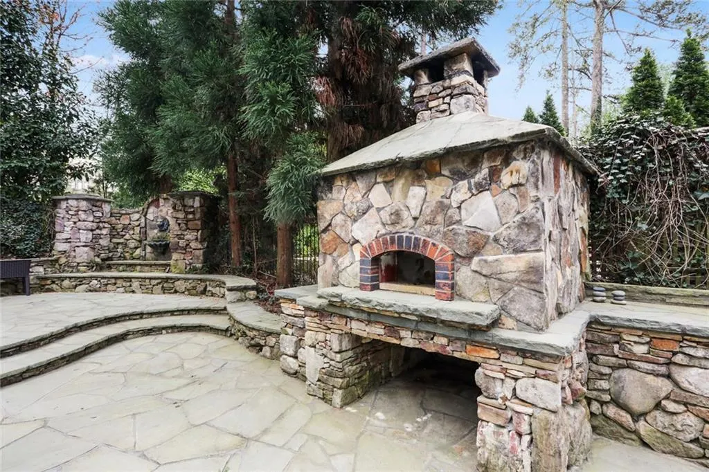 40 Old Stratton Chase, Atlanta, Georgia 30328, 5 Bedrooms Bedrooms, ,5 BathroomsBathrooms,Residential,Sold,40 Old Stratton Chase,6865254