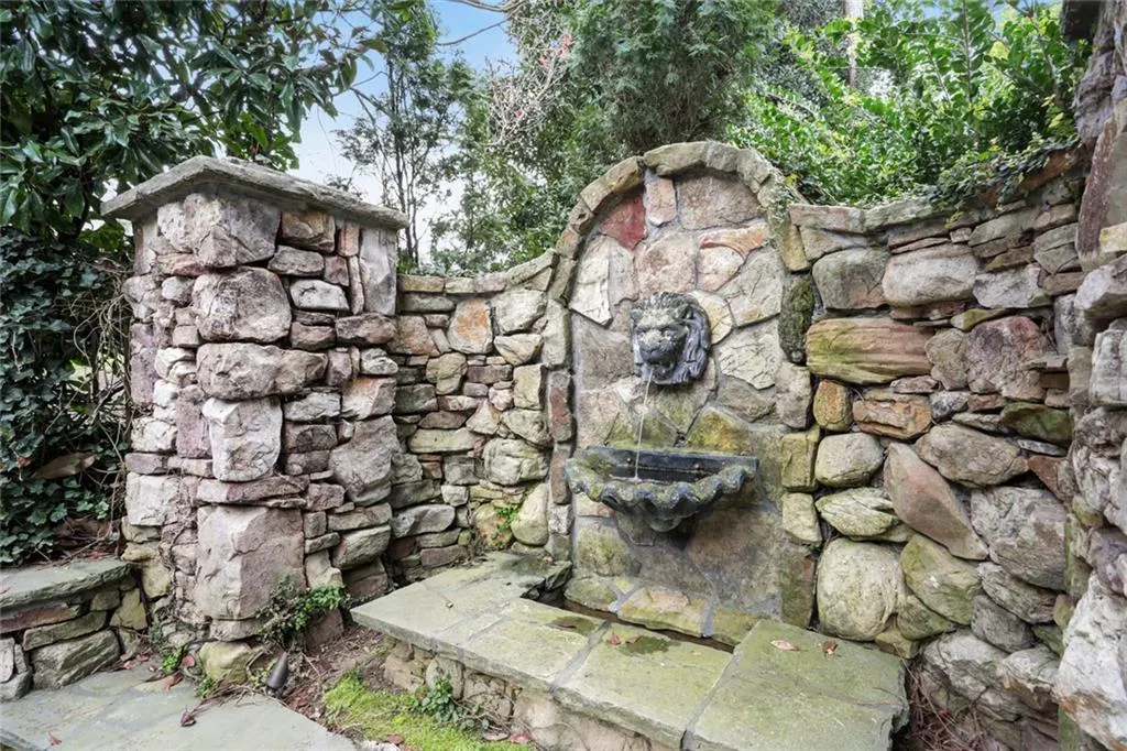 40 Old Stratton Chase, Atlanta, Georgia 30328, 5 Bedrooms Bedrooms, ,5 BathroomsBathrooms,Residential,Sold,40 Old Stratton Chase,6865254