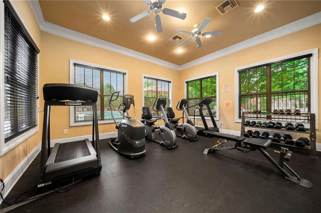 Workout gym w/ ceiling fan