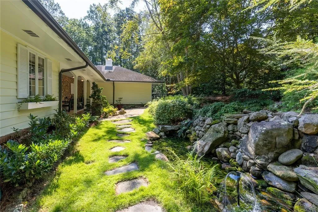 8265 Berkley Ridge, Sandy Springs, Georgia 30350, 5 Bedrooms Bedrooms, ,4 BathroomsBathrooms,Residential,For Sale,8265 Berkley Ridge,7645837